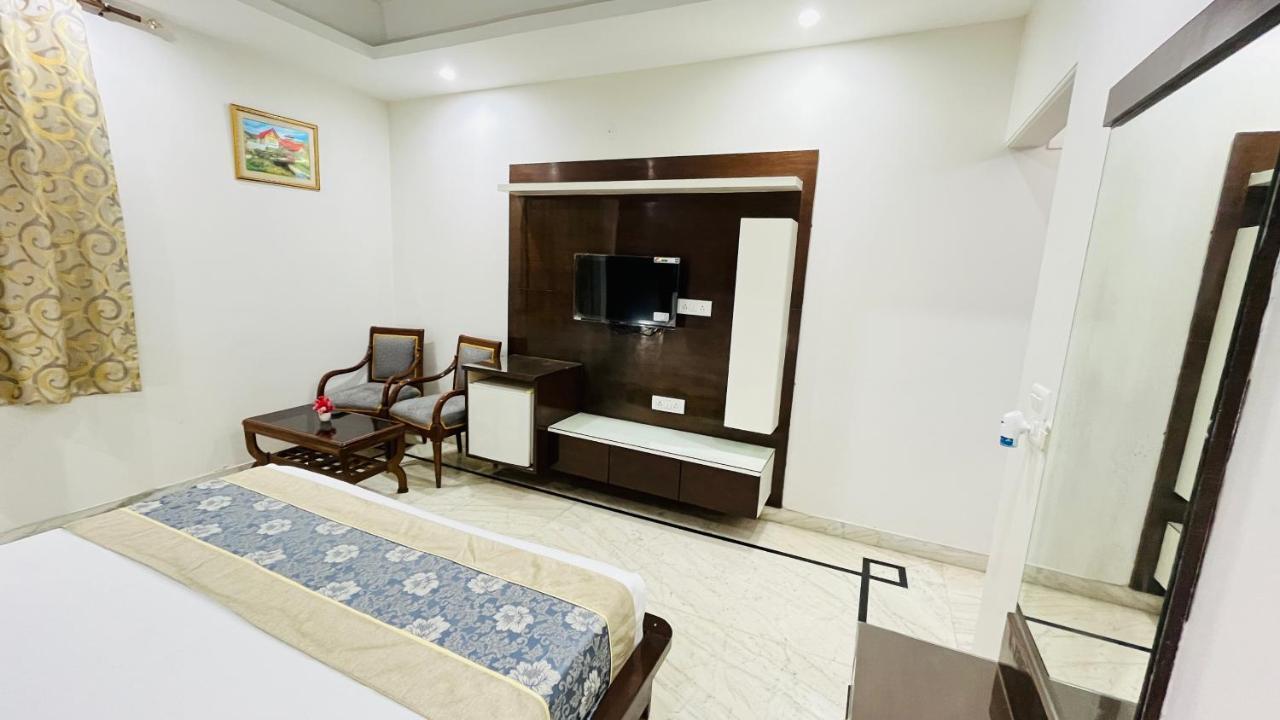 Hotel Starline Sector 28 Gurgaon Exterior photo